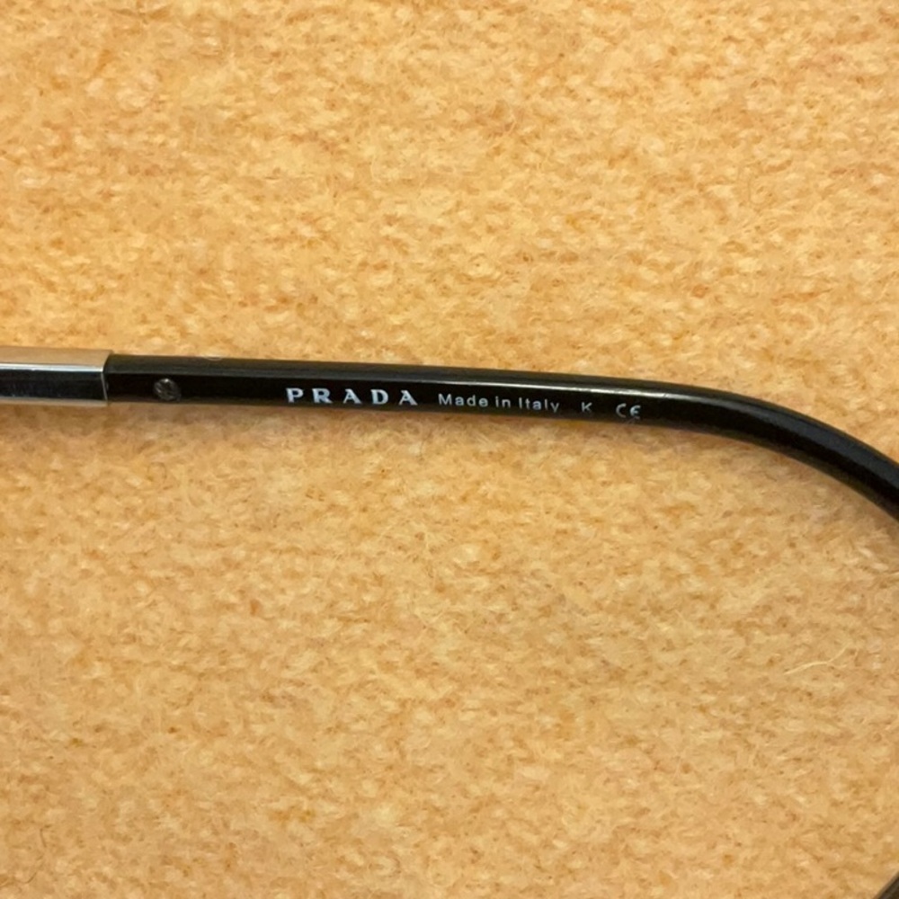 Prada Black Sunglasses with Oversized Frame and Gradient Lenses - Picture 3 of 6